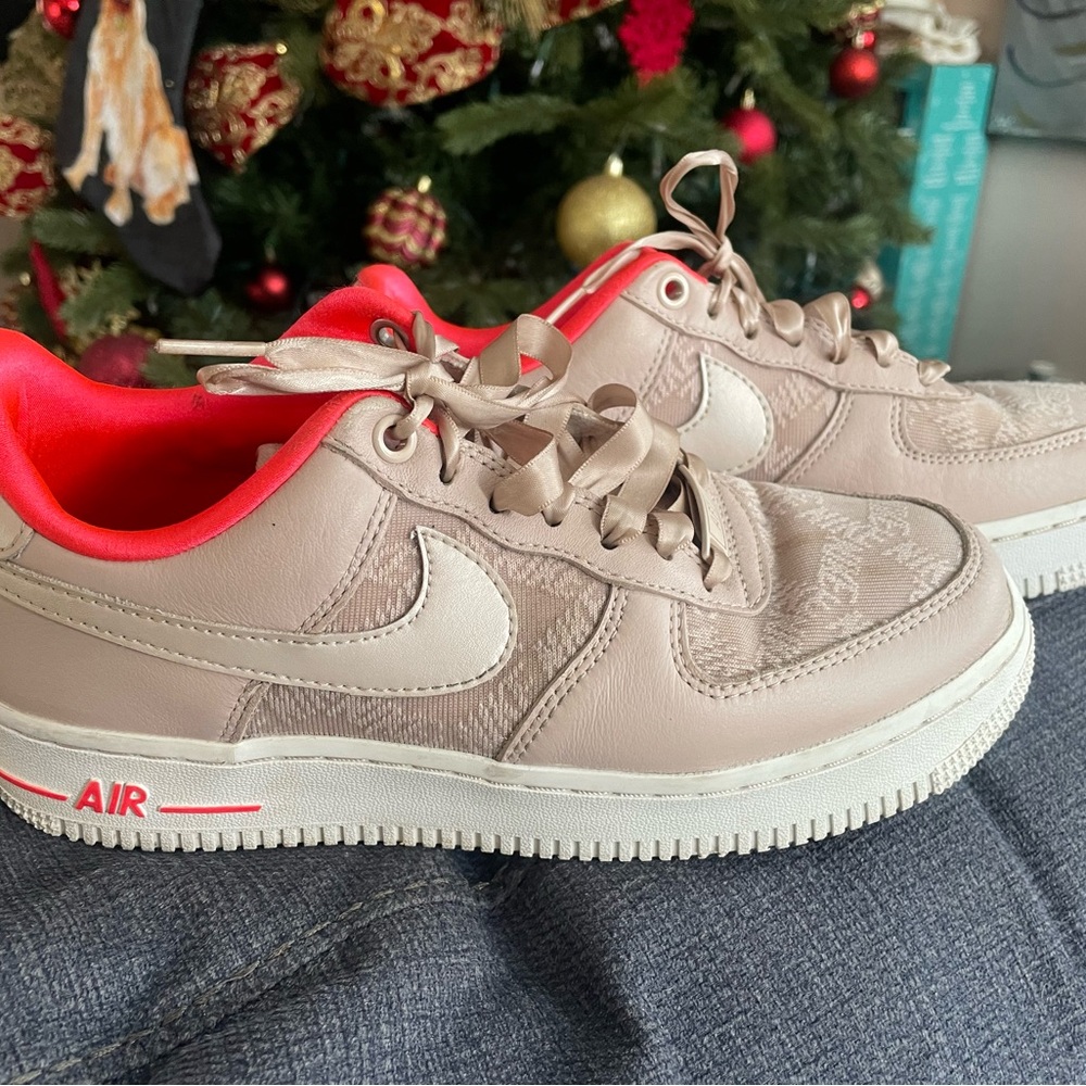 NIKE AIR Beige and Red Sneakers - Picture 4 of 4